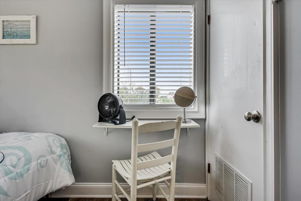 Cozy Hideaway, Sleeps 4! Steps To The Beach! Renovated 2021 Panama City Beach