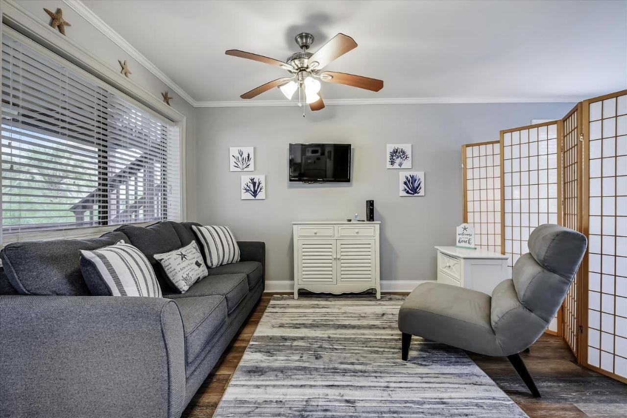 Apartment Cozy Hideaway, Sleeps 4! Steps To The Beach! Renovated 2021