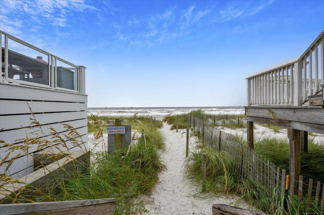 Cozy Hideaway, Sleeps 4! Steps To The Beach! Renovated 2021 * Panama City Beach