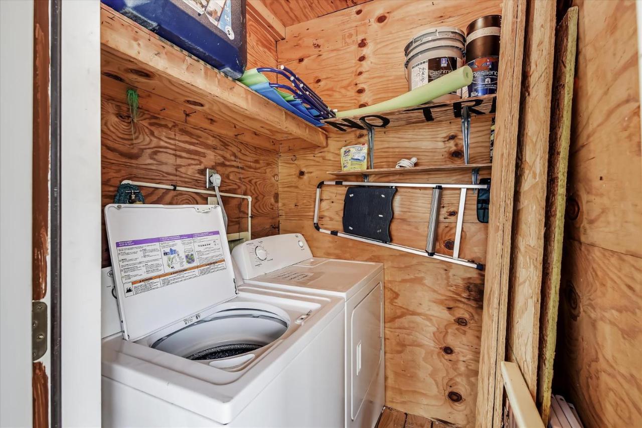 Cozy Hideaway, Sleeps 4! Steps To The Beach! Renovated 2021 Apartment Panama City Beach