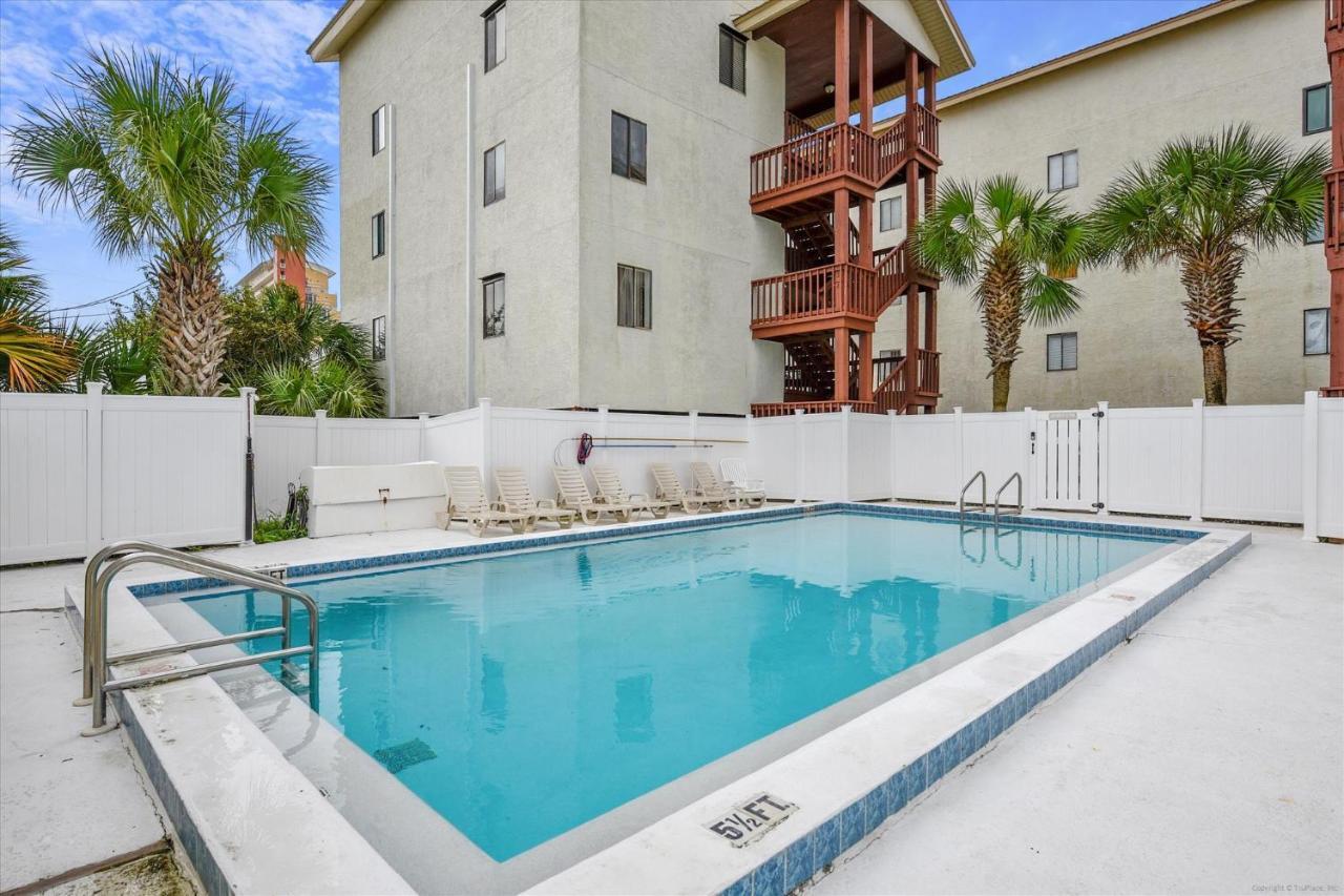 Cozy Hideaway, Sleeps 4! Steps To The Beach! Renovated 2021